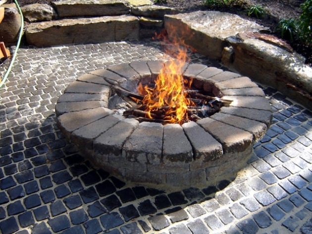 Stunning How To Build A Round Stone Fire Pit How Tos Diy How To Start A Fire In A Fire Pit
